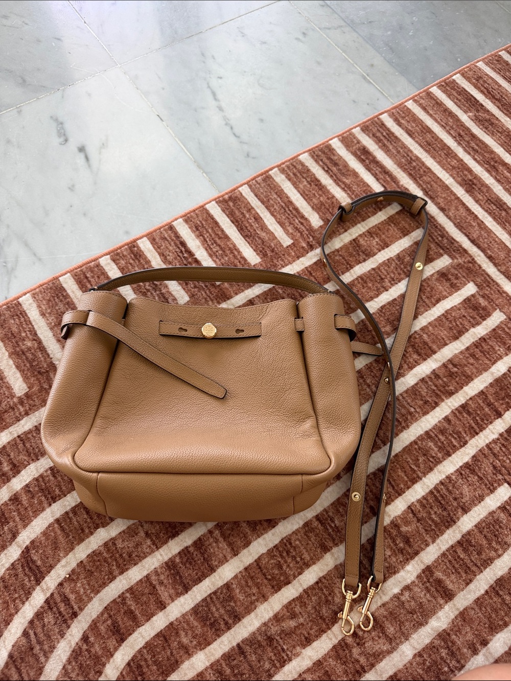 Tory Burch Leather Shoulder Bag in Tan - Classic Women's Tote - Picture 3 of 4